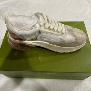 Women’s White/Cream Fashion Sneaker